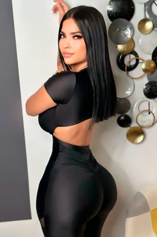 naty escort colombiana disponible en barcelona
