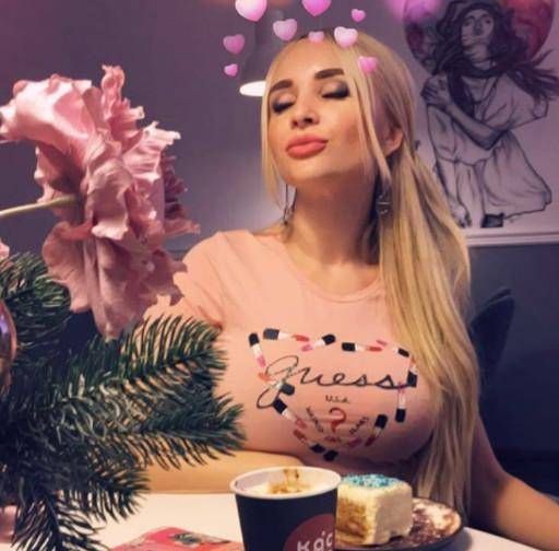 Chica acalorada y simpática en Miranda, Clara ofrece compañía inolvidable