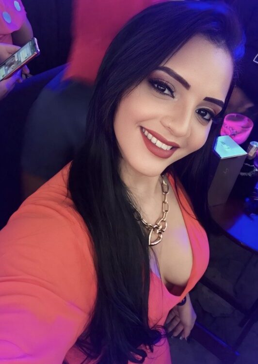 Nadia 613210954 – Belleza Brasileña con Encanto Único