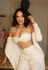 Una Bella Latina para Hacer de tu Salida una Experiencia Única