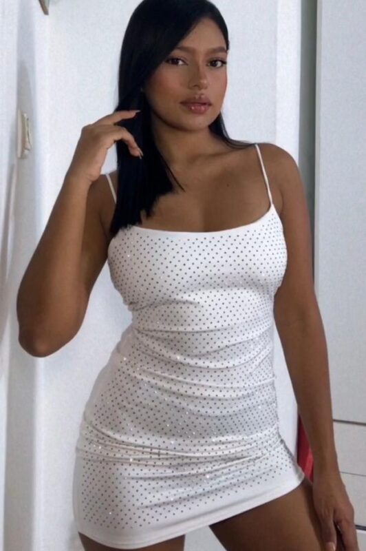 BELLEZA CELESTIAL | Morena con Rostro Angelical y Calidez Terrenal