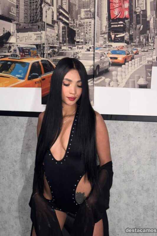 MEGAN | Seducción que Desafía lo Convencional