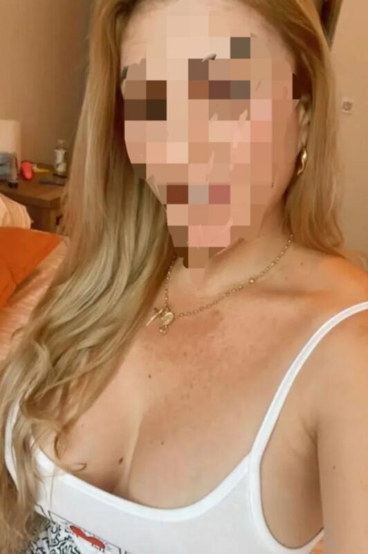 ✨ Mujer con Encanto y Refinamiento ✨