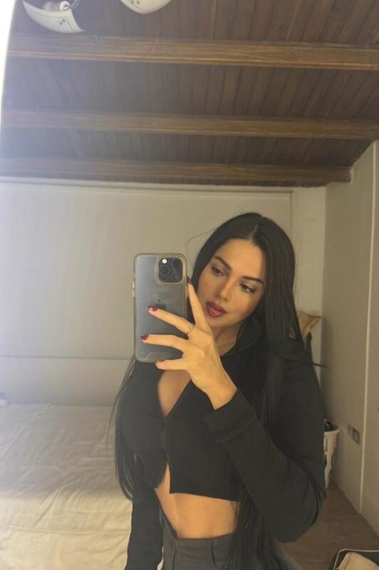 VERO | Clase, Estilo y Calidez Colombiana en Marbella