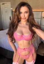 Escort ucraniana de ojos azules – Acompañante de lujo para experiencias reales y discretas