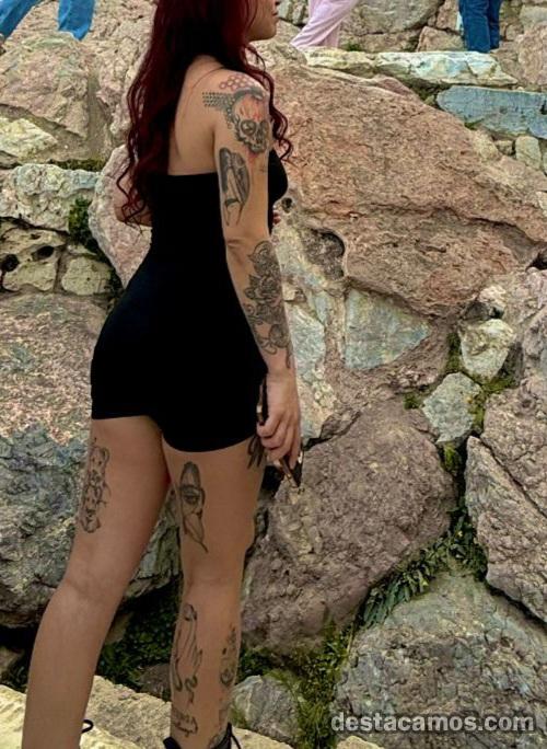 Latina con Curvas | ¡Y un Grupo de Amigas Ardientes!