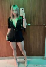 Latin-Blond con Toque Único | Ojos que Hipnotizan