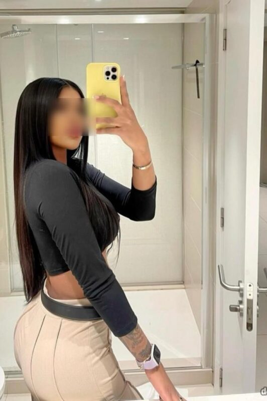 Naomi: Pasión y refinamiento | Experiencia premium para caballeros