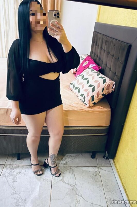 Chica encantadora y educada recién llegada