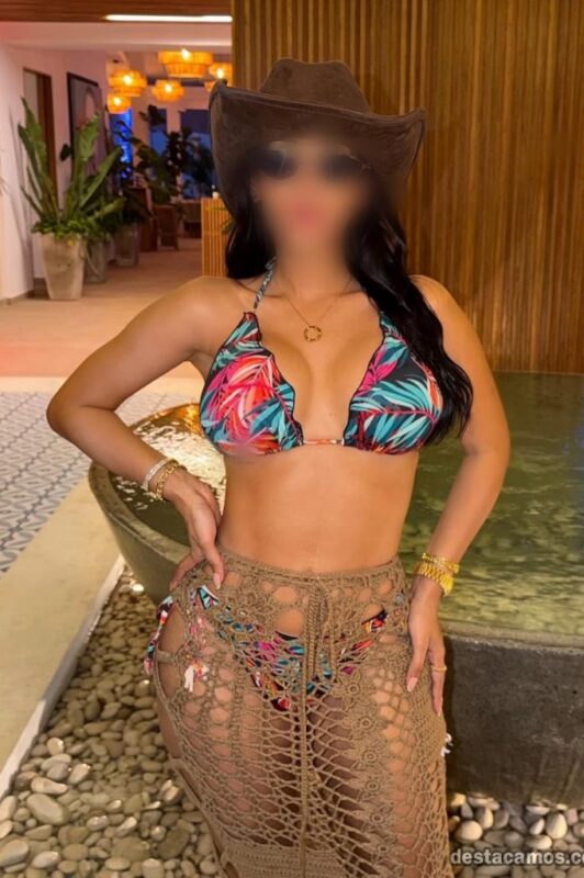 Joven encantadora de visita por pocos días